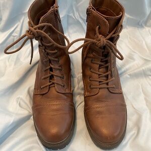 Universal Thread combat boots size 7 1/2